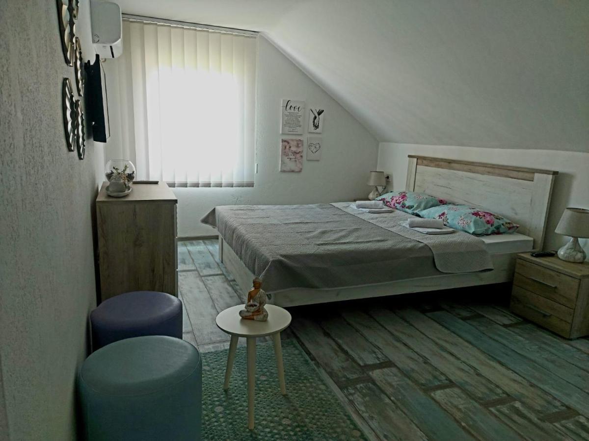 Lucic Guesthouse Cetinje Exteriör bild