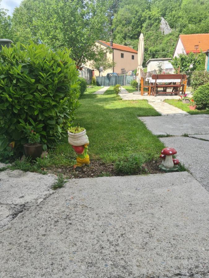 Lucic Guesthouse Cetinje Exteriör bild